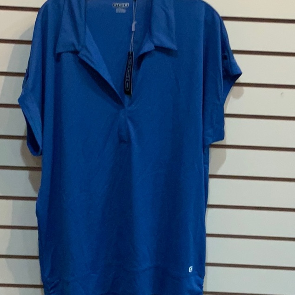 XL Blue short sleeve shirt.